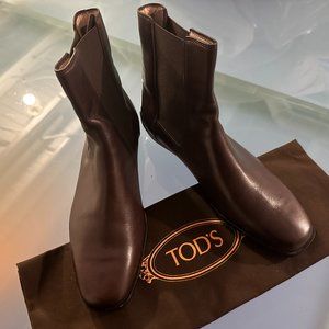 TOD'S Chelsea Booties Ankle Boots Brown Gommino NWOB 37 6.5 7